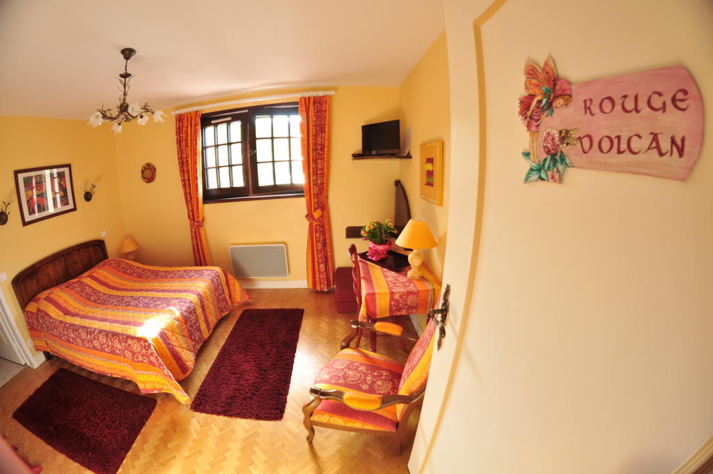 Hotel-Logis La Coraline Gannat Habitación foto