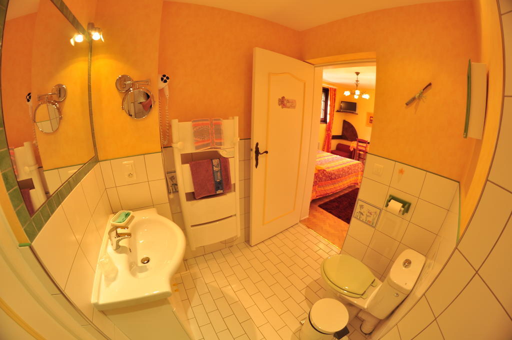 Hotel-Logis La Coraline Gannat Habitación foto