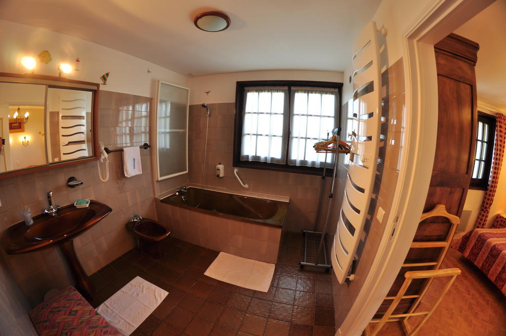 Hotel-Logis La Coraline Gannat Habitación foto