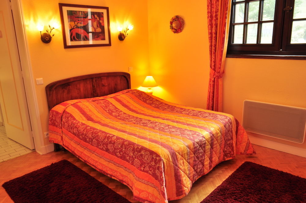 Hotel-Logis La Coraline Gannat Exterior foto